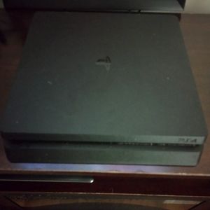 Playstation 4 Slim W/ Controller